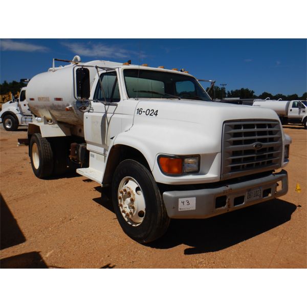 1999 FORD F800 Water Truck
