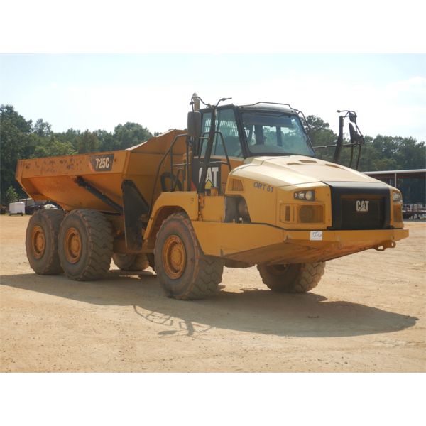 2015 CAT 725C Articulated Truck