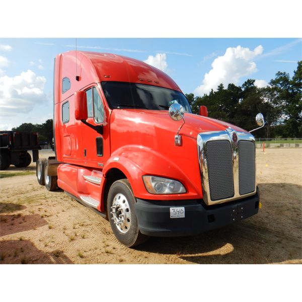 2012 KENWORTH T700 Sleeper Truck