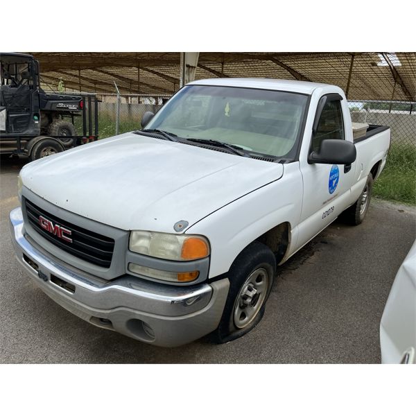 2003 GMC SIERRA 1500 Pickup Truck