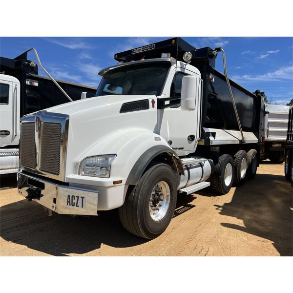2017 KENWORTH T880 Dump Truck