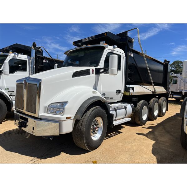 2017 KENWORTH T880 Dump Truck
