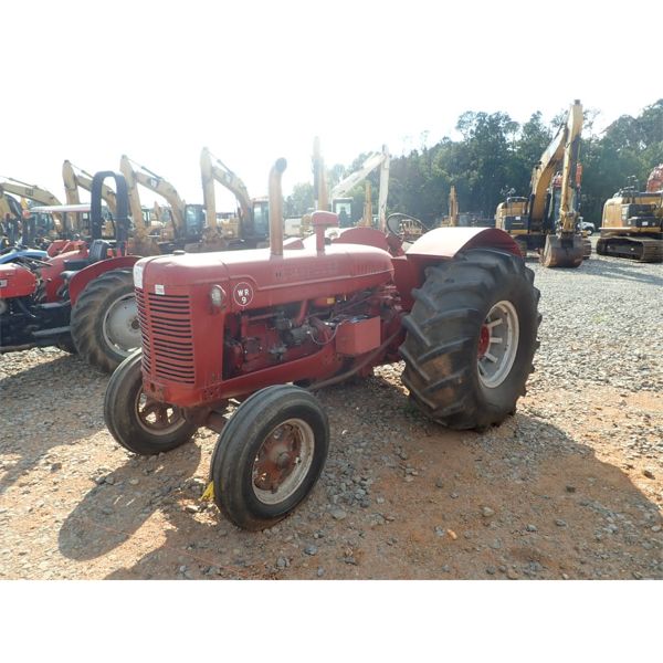 INTERNATIONAL HARVESTER WR-9 Farm Tractor