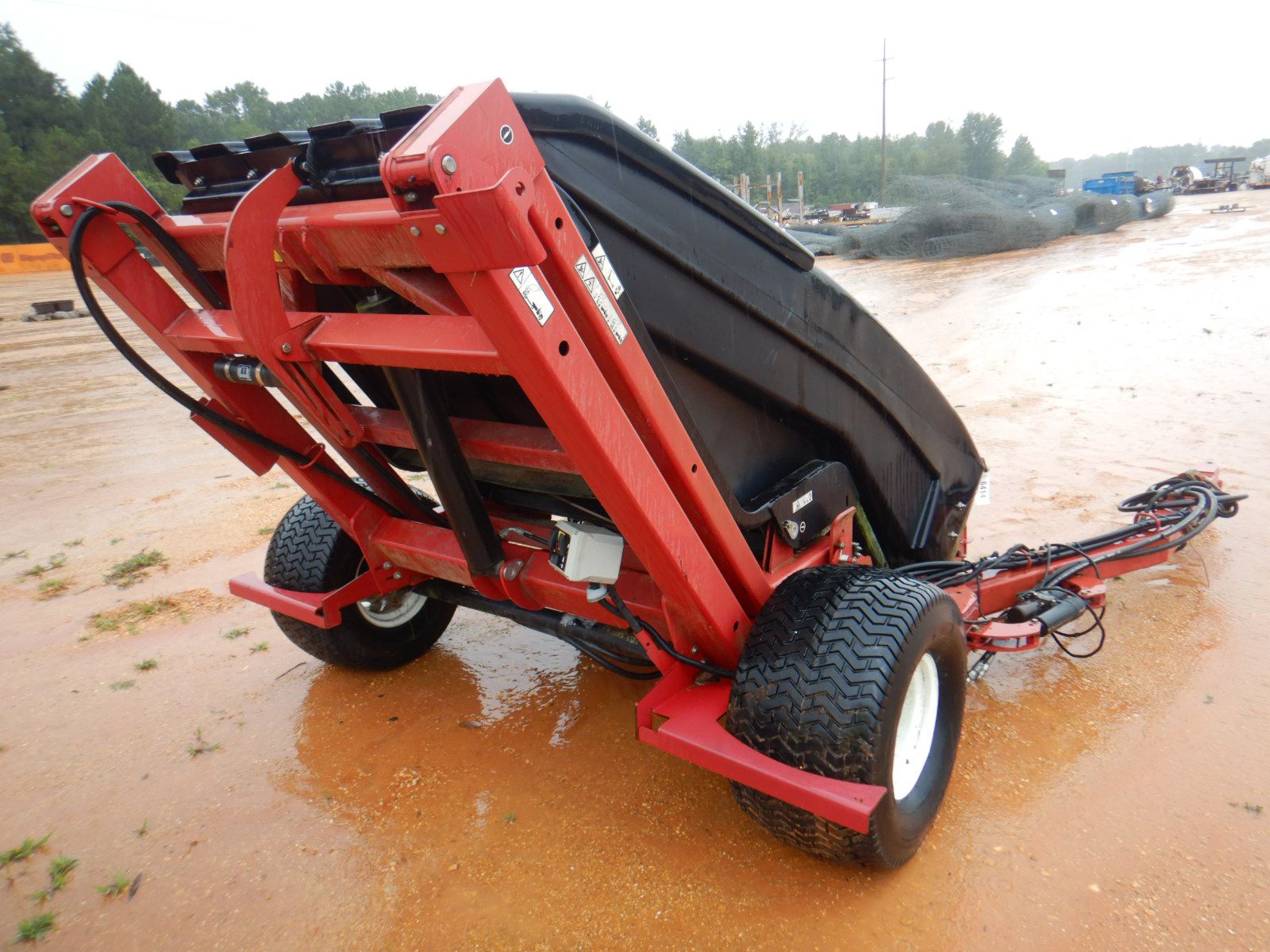 TORO PRO SWEEP 5200 GRASS CATCHER J.M. Wood Auction Company, Inc.