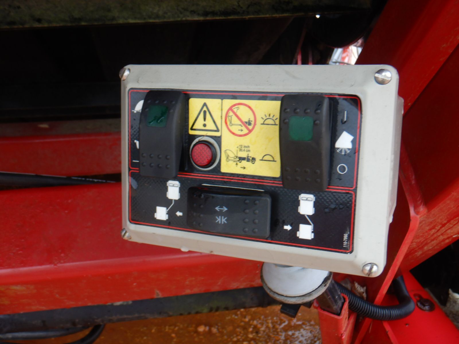 TORO PRO SWEEP 5200 GRASS CATCHER J.M. Wood Auction Company, Inc.