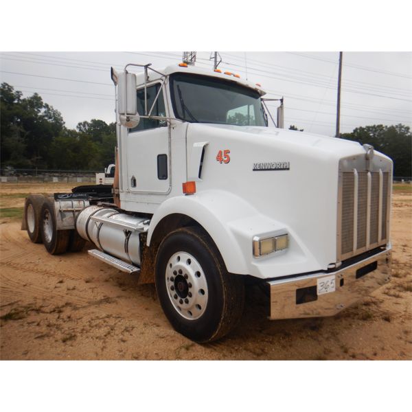 1998 KENWORTH T800 Day Cab Truck