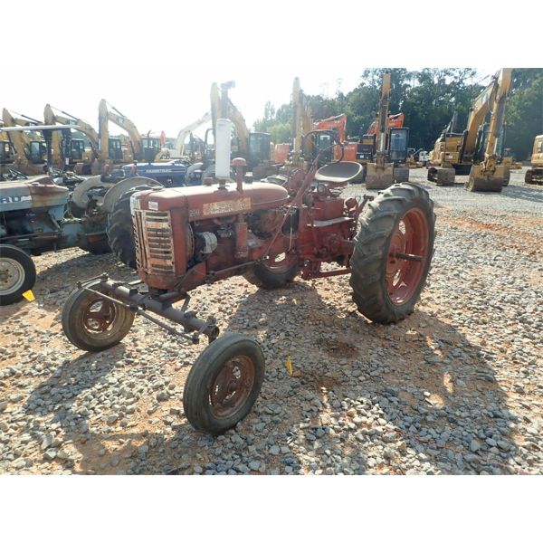 FARMALL 230 Farm Tractor