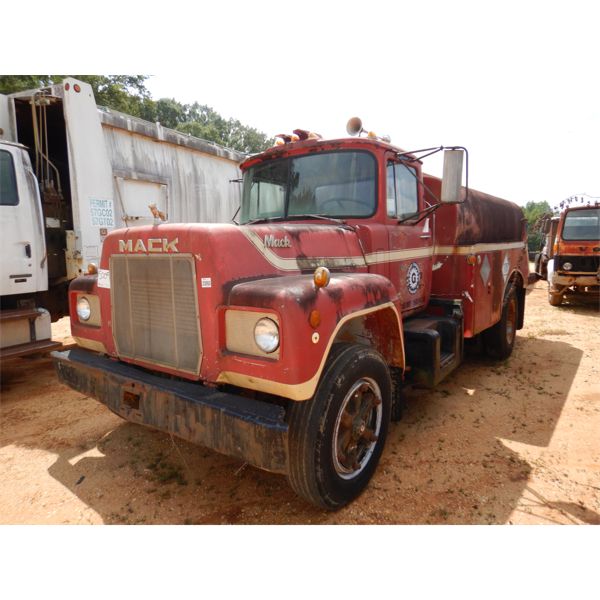 MACK R600 Gas / Fuel Truck