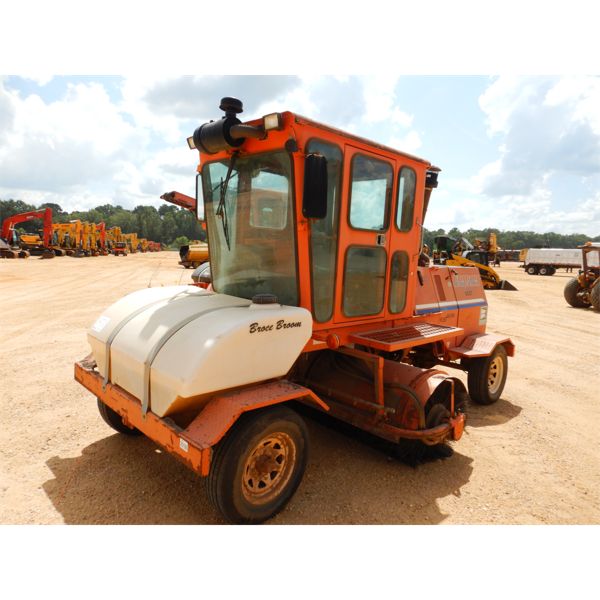 2009 BROCE RJ350 Broom