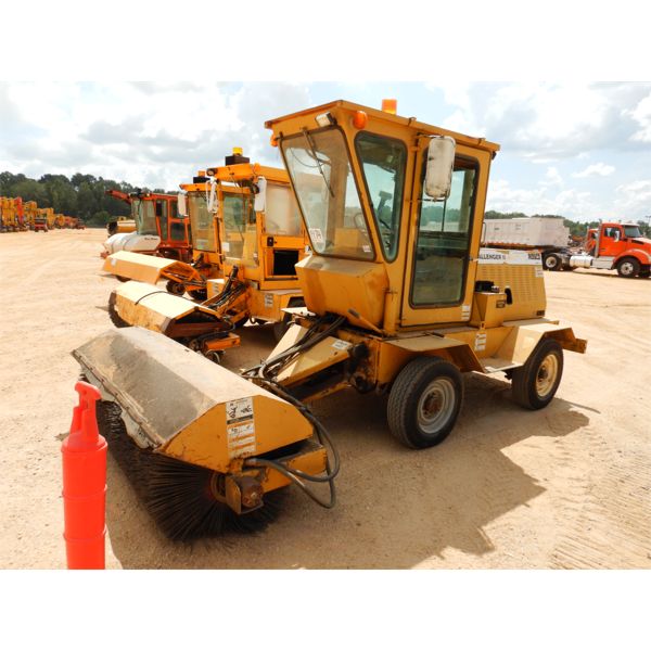 2000 ROSCO CHALLENGER II Broom