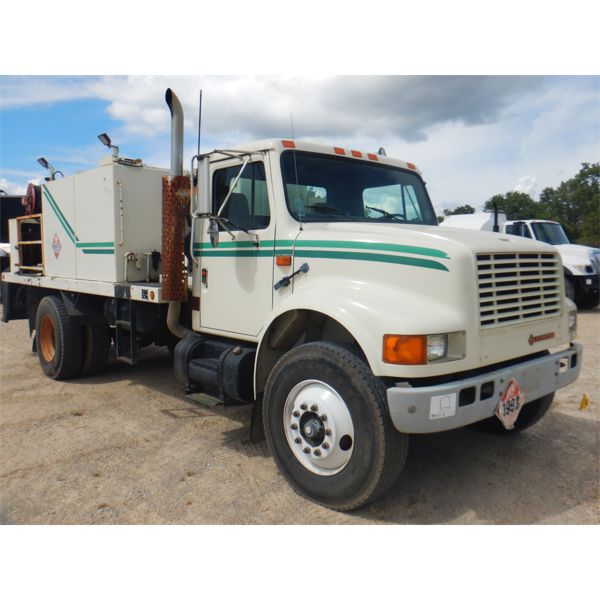 1991 INTERNATIONAL 4900 Fuel / Lube Truck