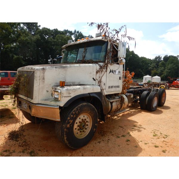 1997 VOLVO  Cab and Chassis Truck