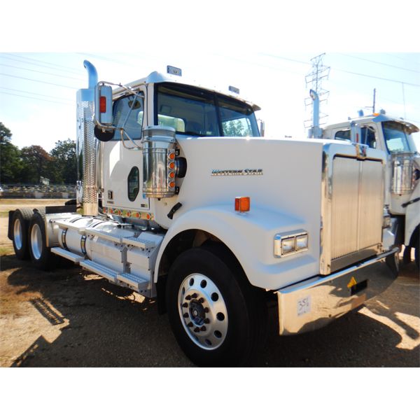 2012 WESTERN STAR 4900SF Day Cab Truck