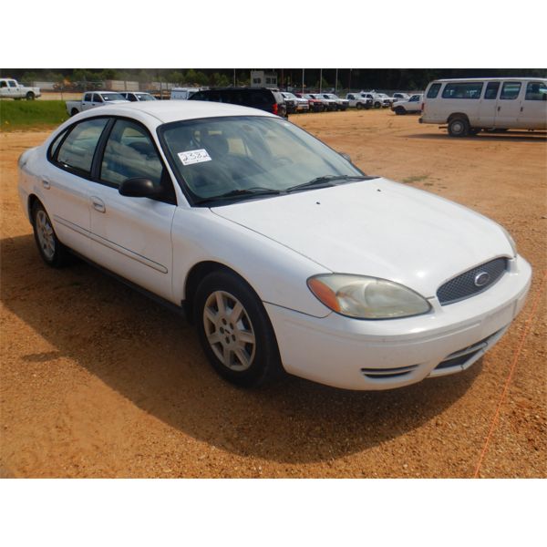 2005 FORD TAURUS Automobile