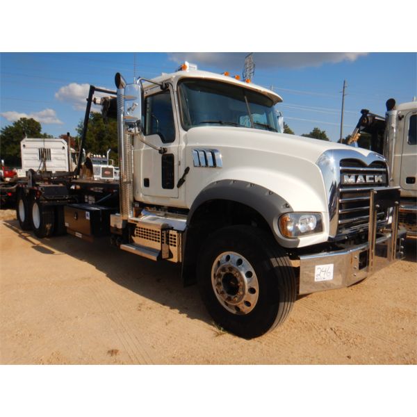 2022 MACK GR64F Roll Off Truck