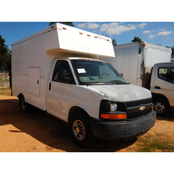 2004 CHEVROLET  Box Truck