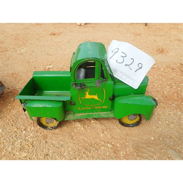 JOHN DEERE METAL TRUCK (C-6)