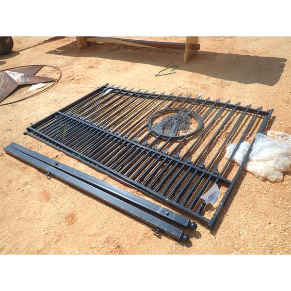 16' POWDER COATED METAL GATE W/POLE, HORSE HEAD SCENE (C-6)