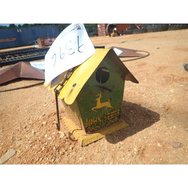 JOHN DEERE BIRD HOUSE (C-6)