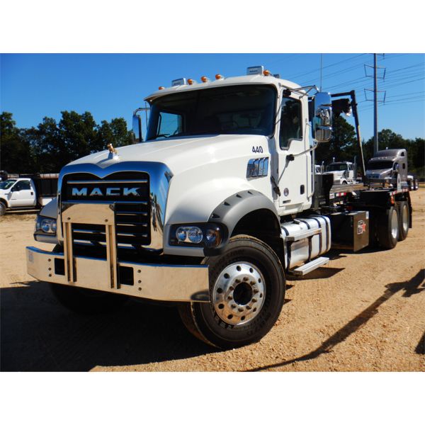 2022 MACK GR64F Roll Off Truck