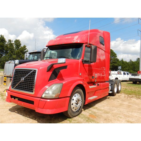 2012 VOLVO  Sleeper Truck