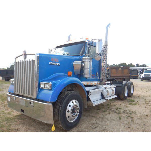 2012 KENWORTH W900 Day Cab Truck