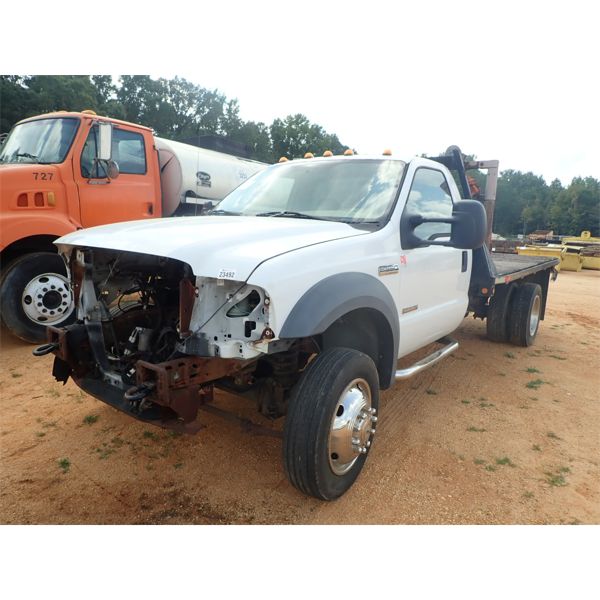 2005 FORD F550 XL Flatbed Truck
