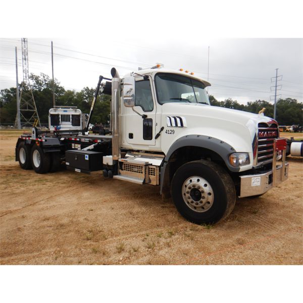 2022 MACK GR64F Roll Off Truck