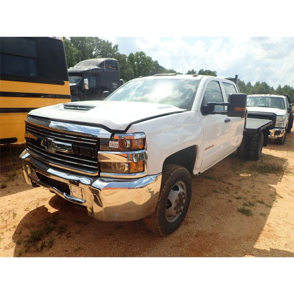 2017 CHEVROLET 3500HD Flatbed Truck