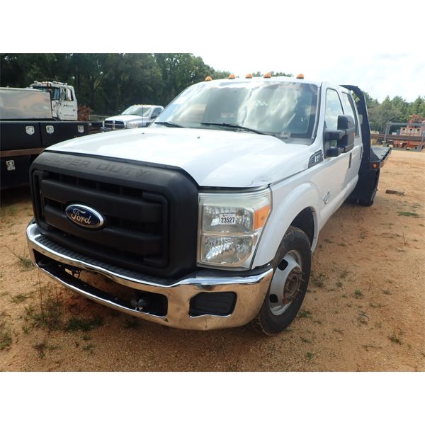 2011 FORD F350 XL Flatbed Truck