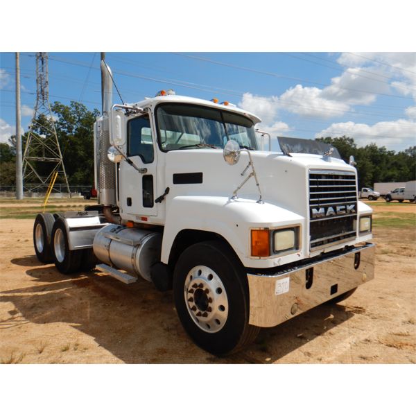 2007 MACK CHN613 Day Cab Truck