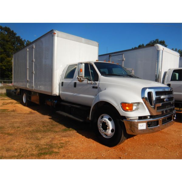 2011 FORD F650 Box Truck