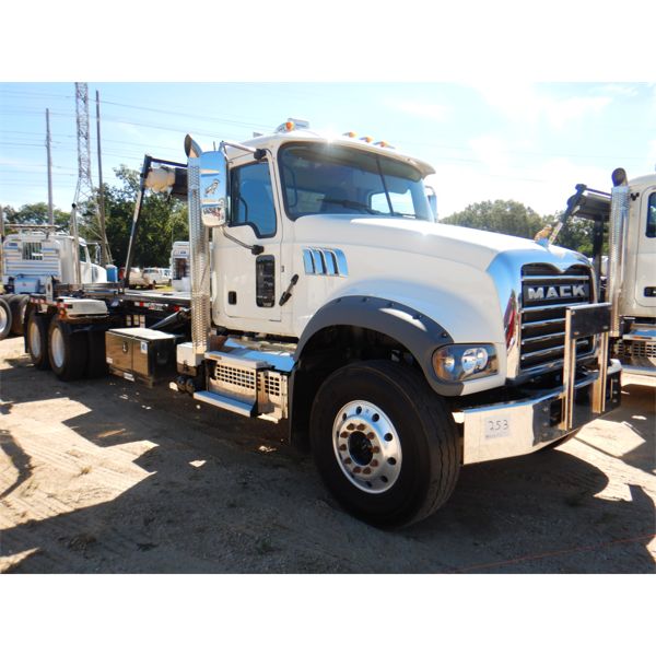 2022 MACK GR64F Roll Off Truck