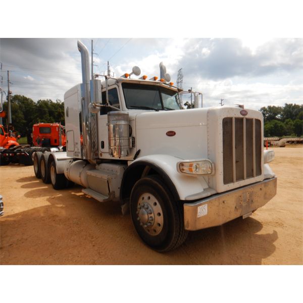 2013 PETERBILT 389 Sleeper Truck
