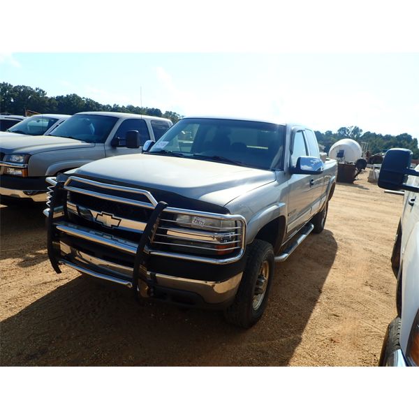 2002 CHEVROLET SILVERADO 2500 HD LS Pickup Truck