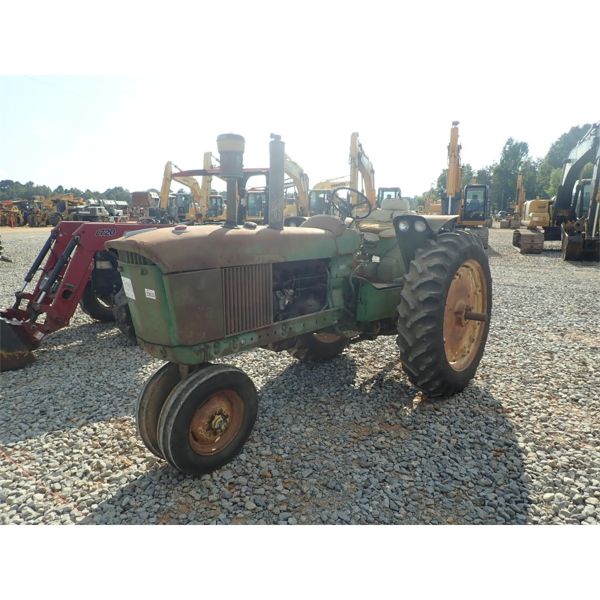 JOHN DEERE Farm Tractor J.M. Wood Auction Company, Inc.
