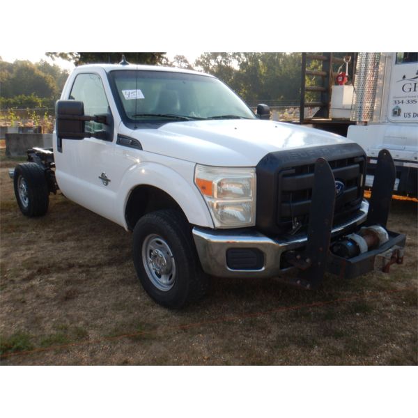 2011 FORD F350 Cab and Chassis Truck