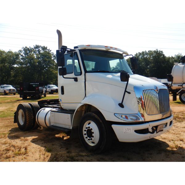 2015 INTERNATIONAL 8600 Day Cab Truck