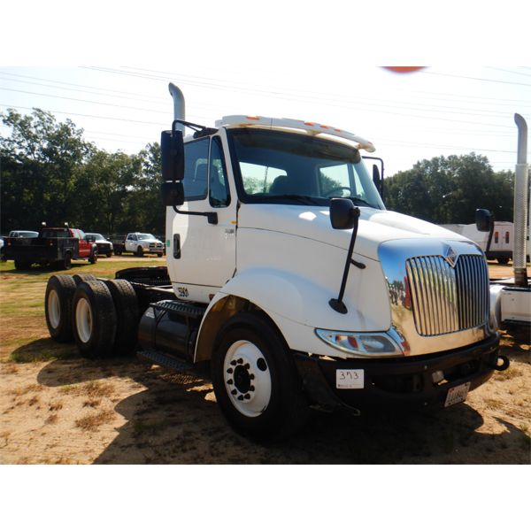 2005 INTERNATIONAL 8600 Day Cab Truck