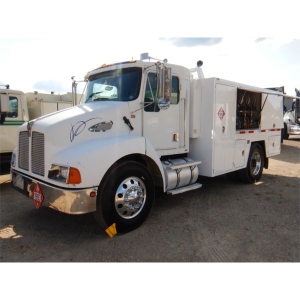 2001 KENWORTH T300 Fuel / Lube Truck