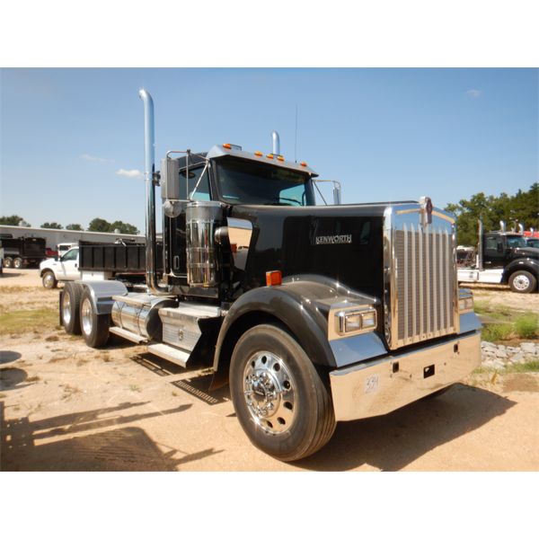 2015 KENWORTH W900 Day Cab Truck