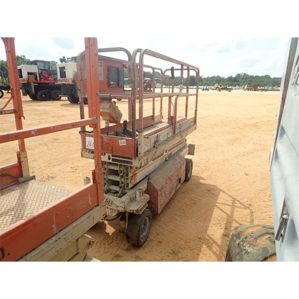 JLG CM-2033 Scissor Lift