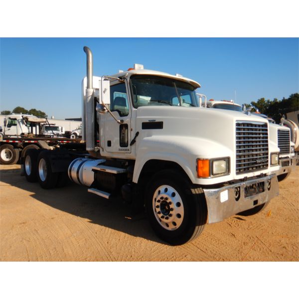 2013 MACK CHU613 Day Cab Truck
