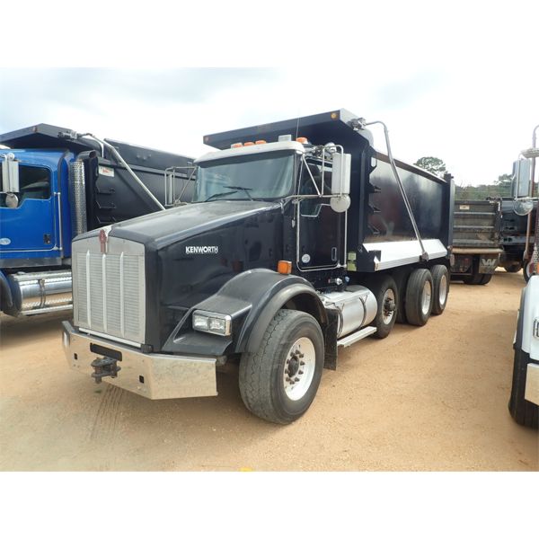 2014 KENWORTH T800 Dump Truck