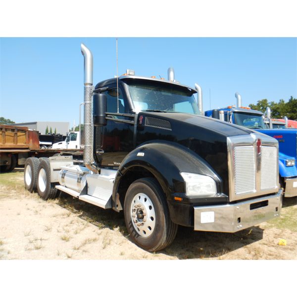 2015 KENWORTH T880 Day Cab Truck