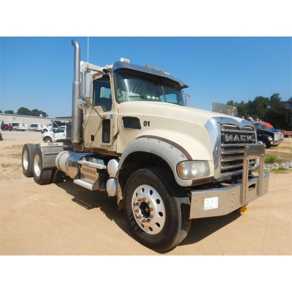 2014 MACK GU713 Day Cab Truck