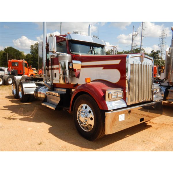 2020 KENWORTH W900 Day Cab Truck