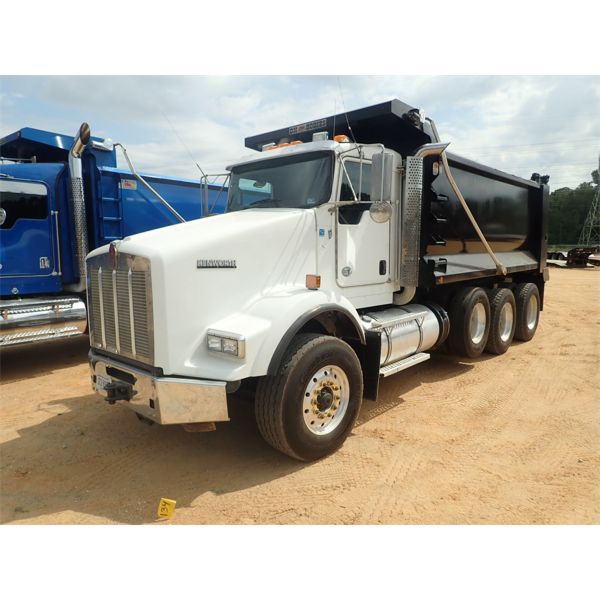 2019 KENWORTH T800 Dump Truck