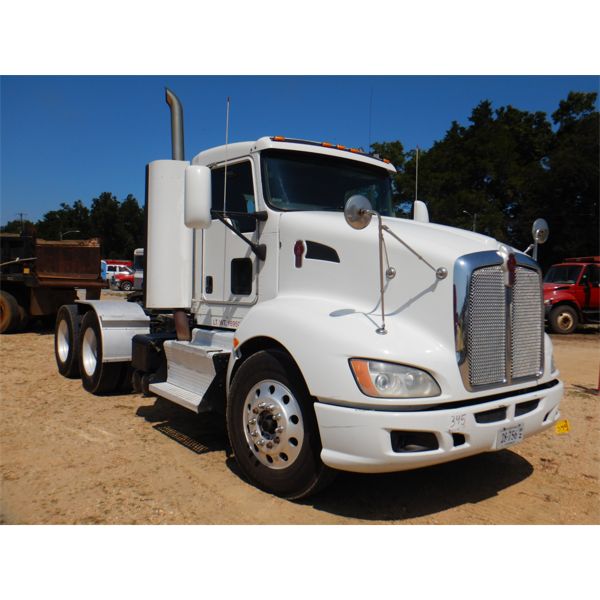 2013 KENWORTH T660 Day Cab Truck