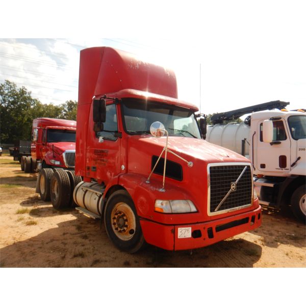 2007 VOLVO  Day Cab Truck